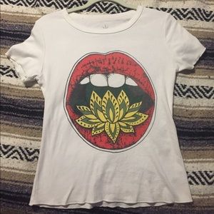 Earthbound Life clothing lotus mouth T-shirt.